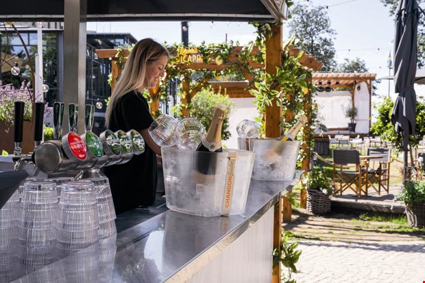 Sköna måndagsspelningar i somriga Papas Garden  Sköna måndagsspelningar i somriga Papas Garden