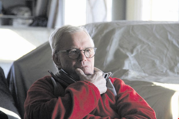 En makals mack med mycket kaffe och gott snack