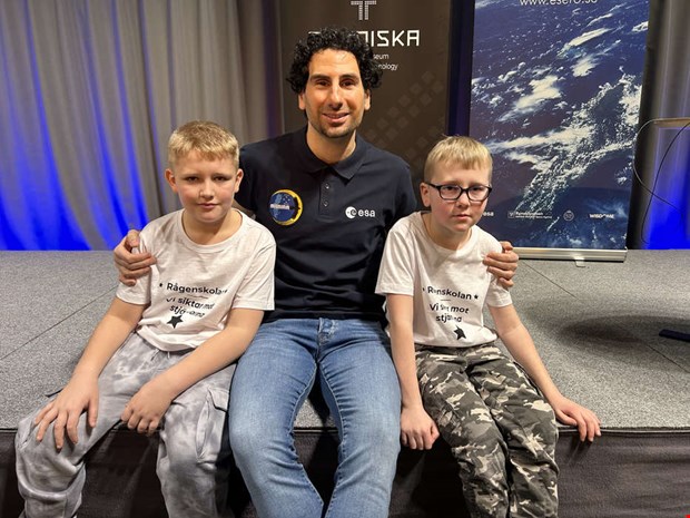 Elever på Rågenskolan siktar mot stjärnorna Elever på Rågenskolan siktar mot stjärnorna