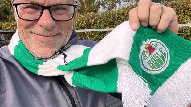 Pl�tsligt satt jag i jacuzzin med en grogg!