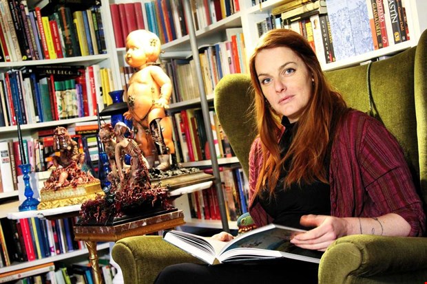 Rått och naket med Florescentia Grotesque Rått och naket med Florescentia Grotesque