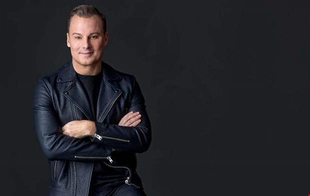 Magnus lovar ett sjuhelsickes party