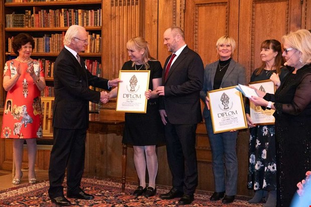 Kunglig glans över Vikingfågel Kunglig glans över Vikingfågel