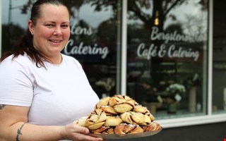 Fikasugna tömmer hyllorna hos Pernilla