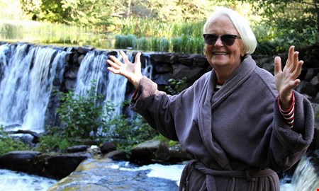 77-åriga Lilian badar året om: ”Medicin för kropp och själ”