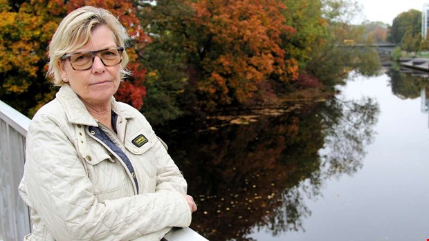 Erika spelade bort familjens pengar  Erika spelade bort familjens pengar
