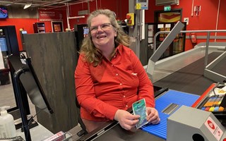 Anita – från kassalinjen till deckarhyllan